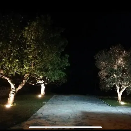 Tipico Casale Pugliese Immerso Nel Martina Franca